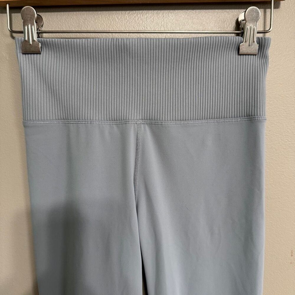 Vuori Women's Rib Studio Leggings in a light blue size small - Picture 3 of 6